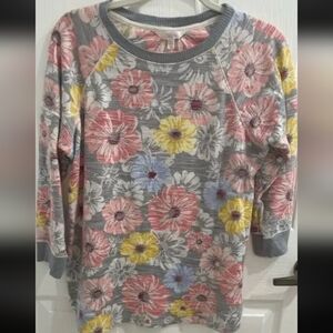 Secret Treasures Gray Floral Lounge Top